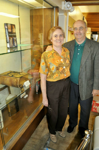 Susan and Neil Earle at the Duarte Library
